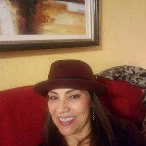 Meet your Posher, Edna